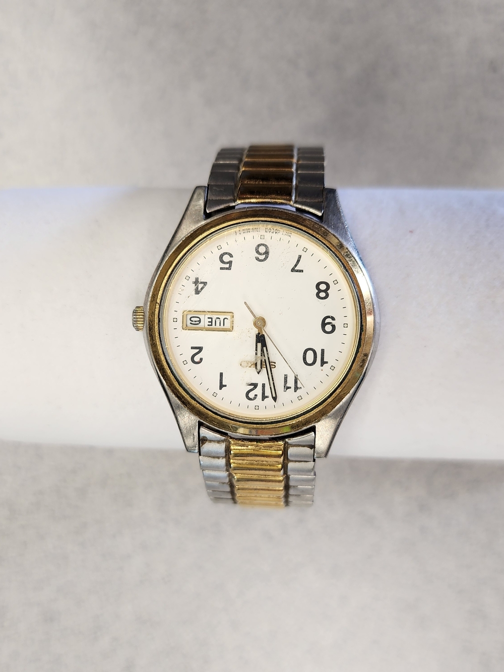 Classic Two-Tone Analog Watch with Day Display - White Dial